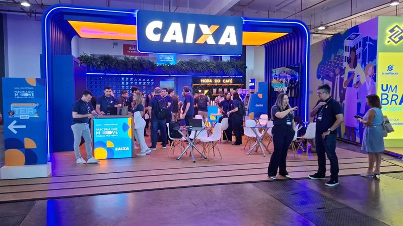 Second model: rounded blue portal with lit CAIXA sign and coffee bar